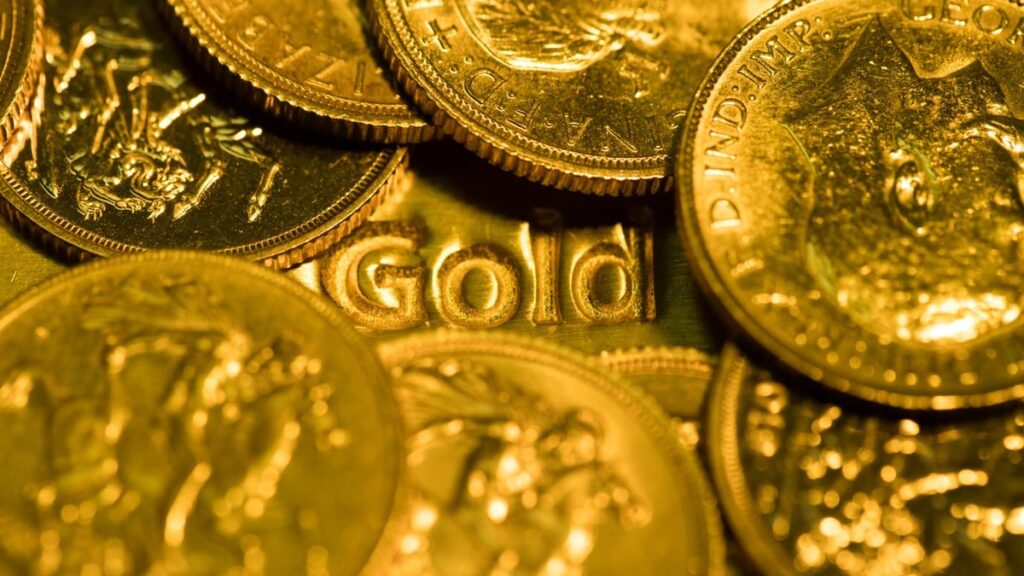 Gold consolidates after record peak 2025