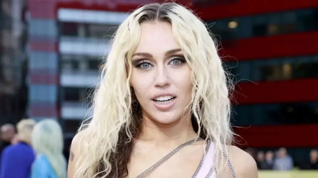 Miley Cyrus shows how she can transform 'dramatically'