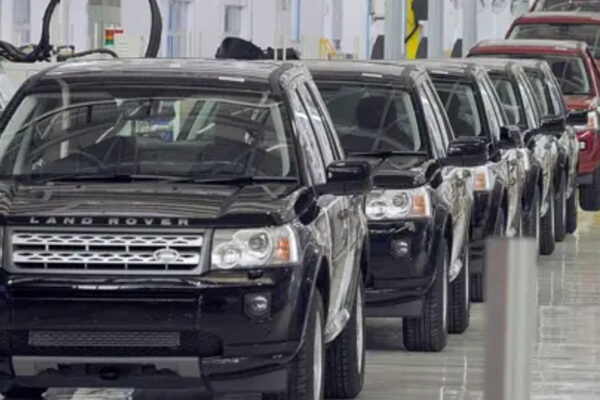 Jaguar Land Rover staff to stay at home in cyber attack fallout Jaguar Land Rover staff to stay at home in cyber attack fallout