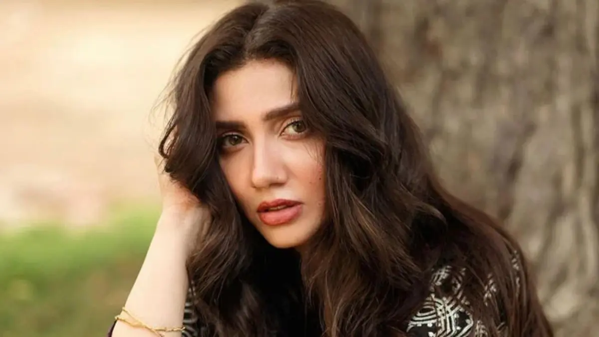 Mahira Khan Mawra Hocane embrace viral 'acha jee' trend