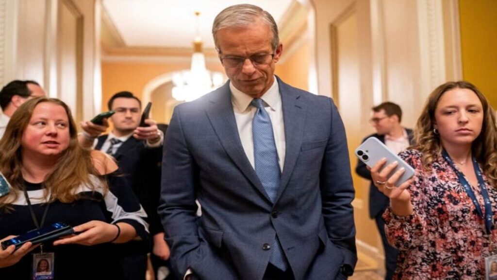 US senators ask trump to negotiate as government shutdown approaches