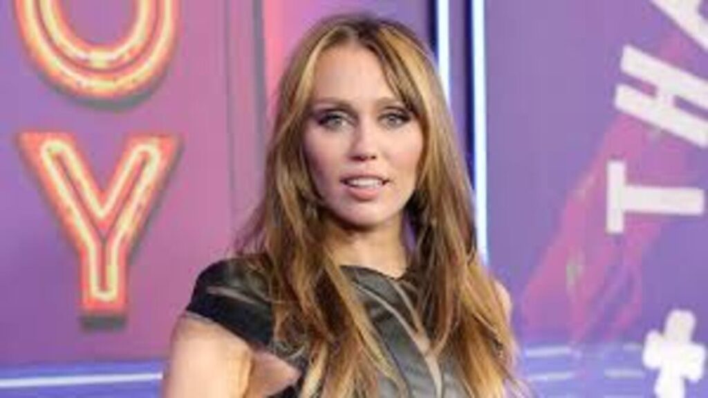 Miley Cyrus shows how she can transform 'dramatically'